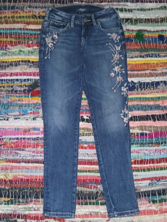 Silver Jeans Denim - Silver Jeans Floral Embroidered Elyse Skinny Jeans W25/L29